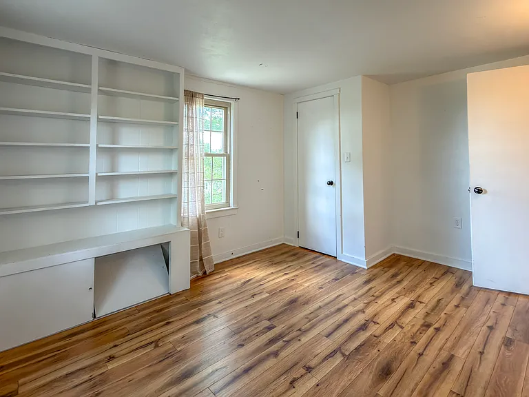 1011 Reading Rd — Photo 11