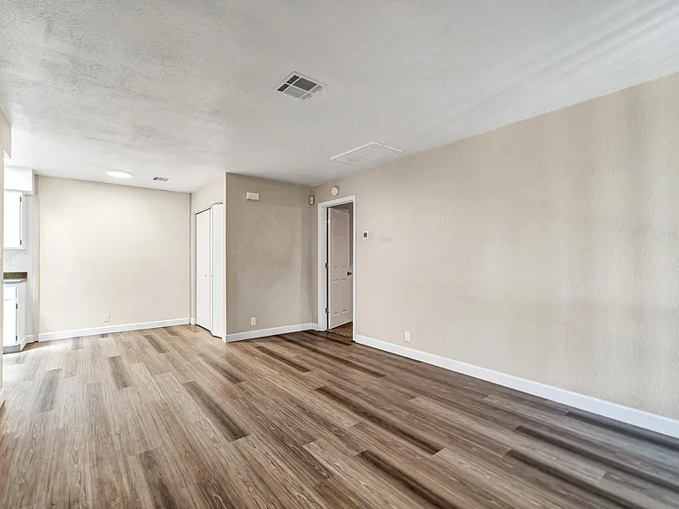 317 W Hononegh Dr #7 — Photo 8