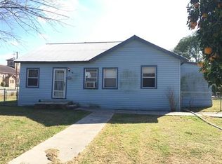 204 E Tips St, Three Rivers, TX 78071