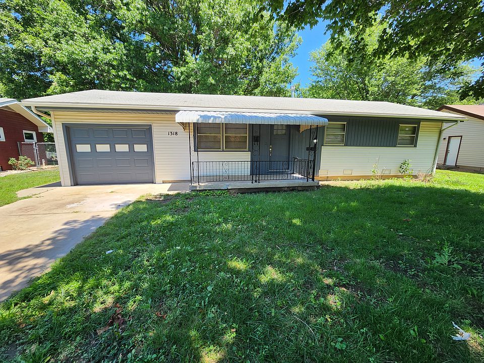 1st image of 1318 N El Paso Dr