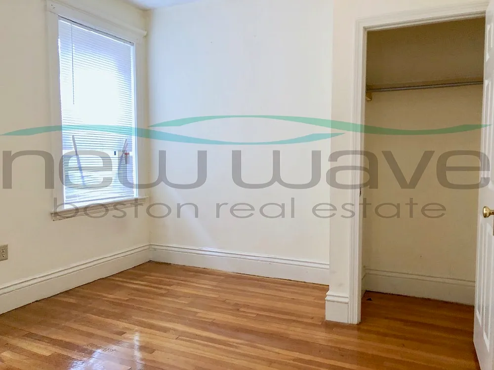 2 bed, 750 sqft, $3,700 — Photo 4