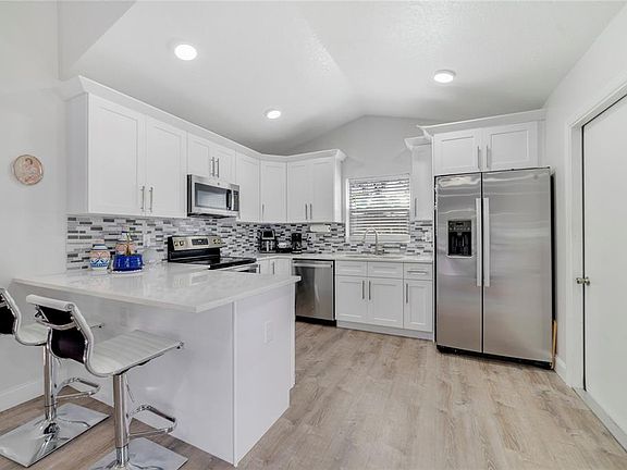 4th image of 1104 W 3rd St