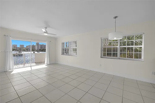 462 Golden Isles Dr #210 Photo 1