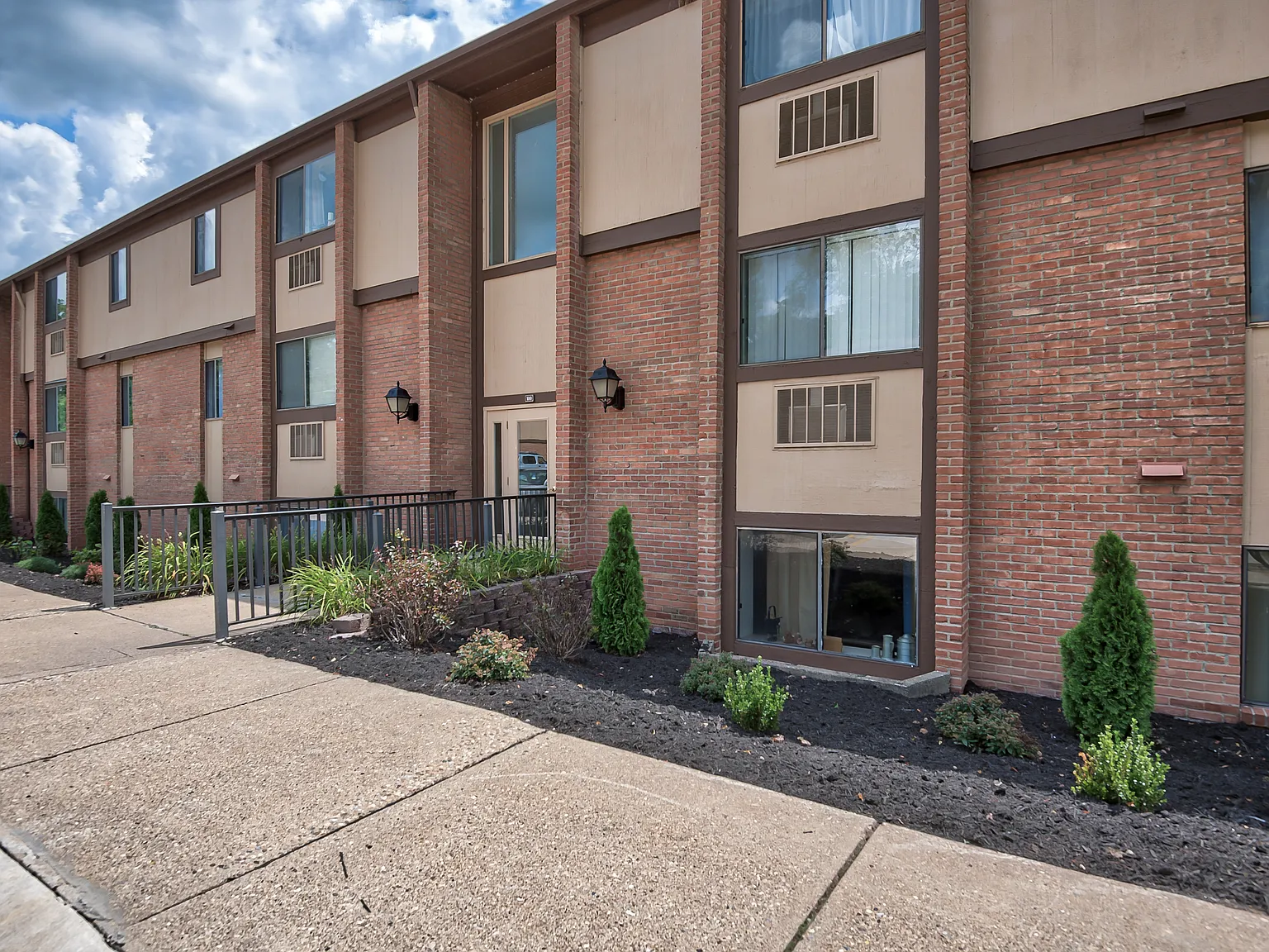 Colonial Terrace and Village Apartments — Photo 3