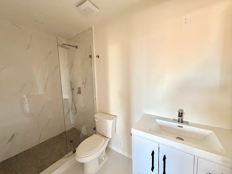 10639 Whitegate Ave — Photo 16