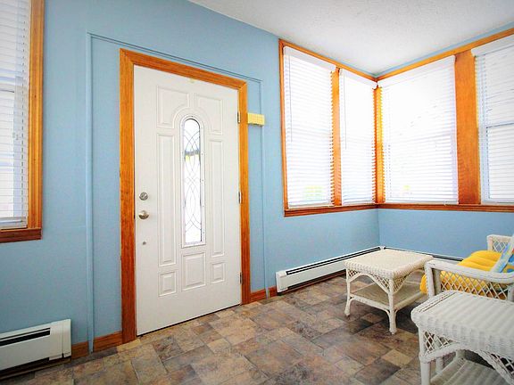 2nd image of 28 Presley St