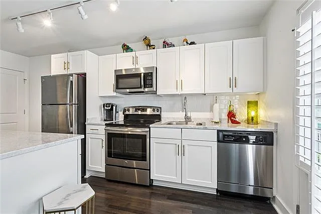 2833 Saint Charles Ave #27 — Photo 10
