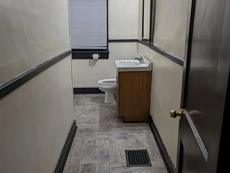 3907 Northwestern Pkwy. — Photo 12
