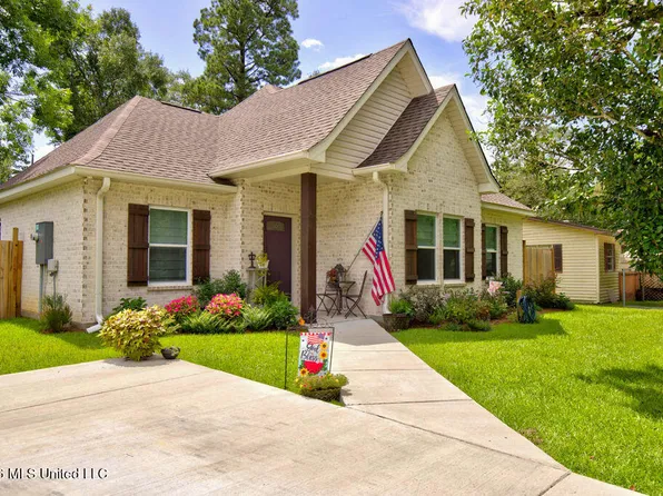 1420 Hilltop Ave, Picayune, MS 39466