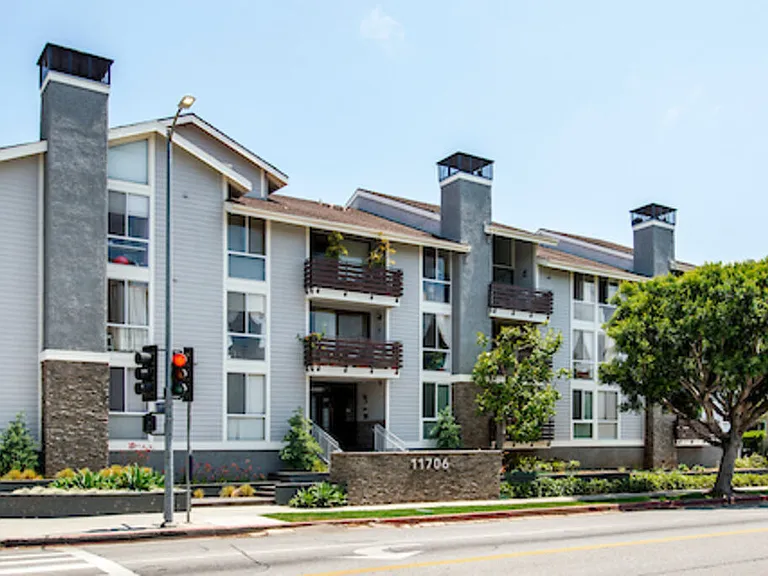 11706 Montana Ave #104 — Photo 3