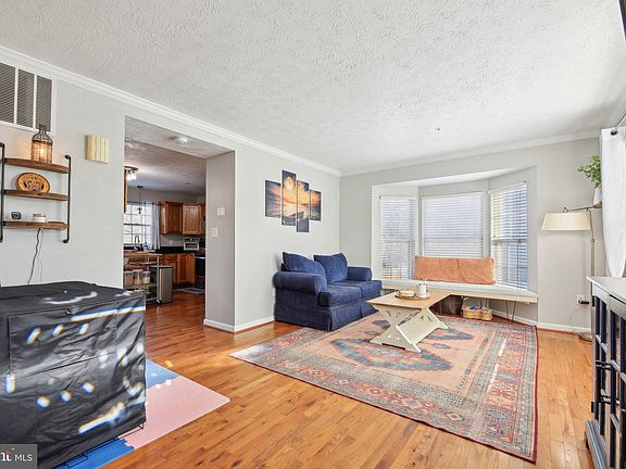 4th image of 156 Foxchase Dr