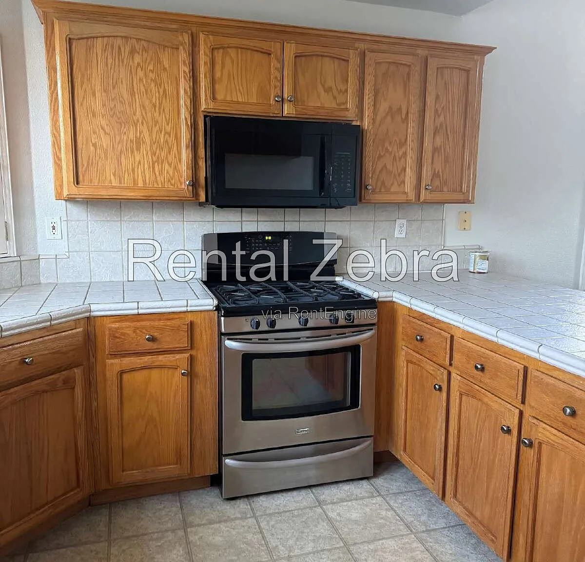 3 bed, 2.0 bath, 1389 sqft, $2,495 — Photo 4