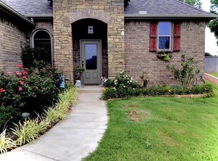 1112 N Vicksburg Ter, Mustang, OK 73064