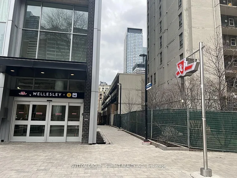 17 Dundonald St #1704 — Photo 26