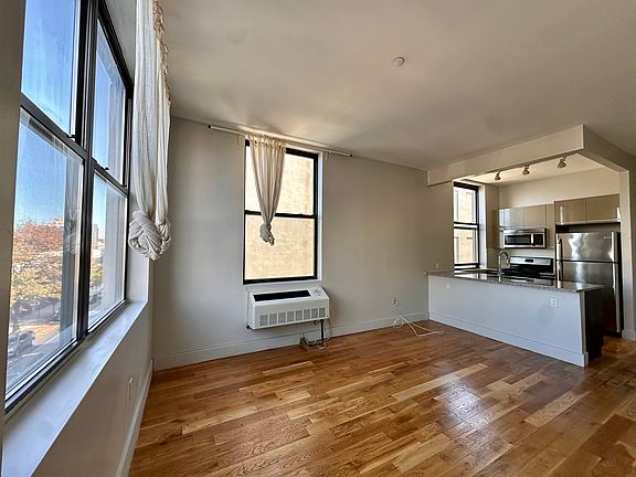 4th image of 564 De Kalb Ave #321