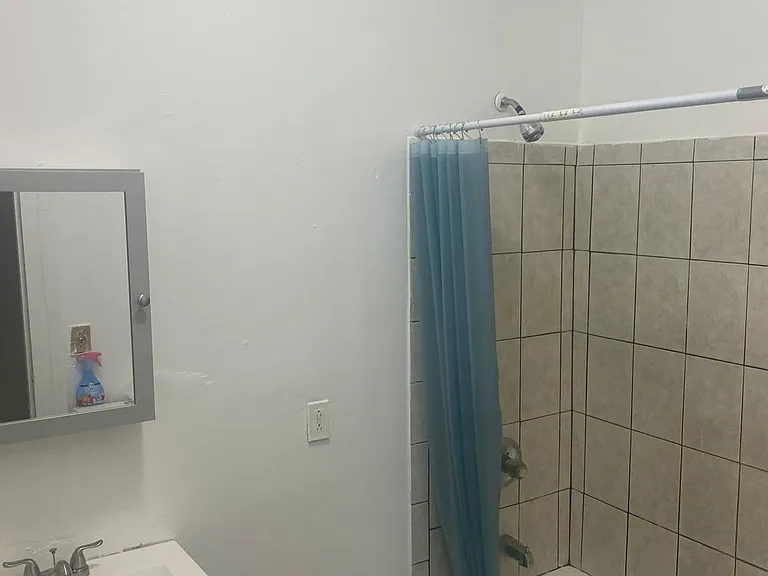 219 Sabine St #1 — Photo 10