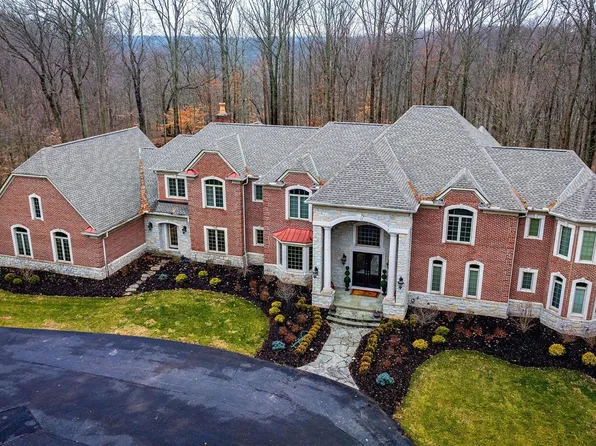 8925 Whisperinghill Dr, Cincinnati, OH 45242