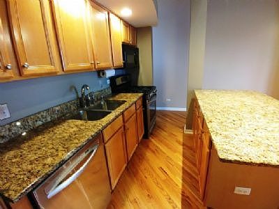 4th image of 2222 W Diversey Ave #Four