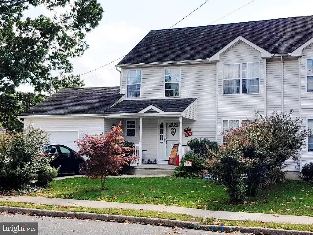 5 bed, 3.5 bath, 2550 sqft, $3,500 — Photo 1