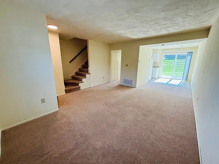 335 New Kent Rd — Photo 5