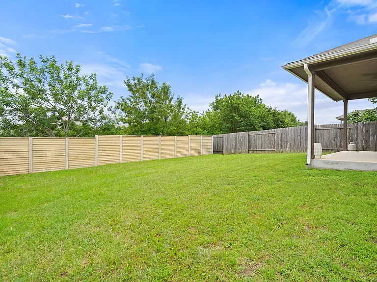 928 Myrna Bnd — Photo 28