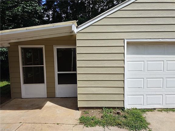 3rd image of 589 Jefferson Ave