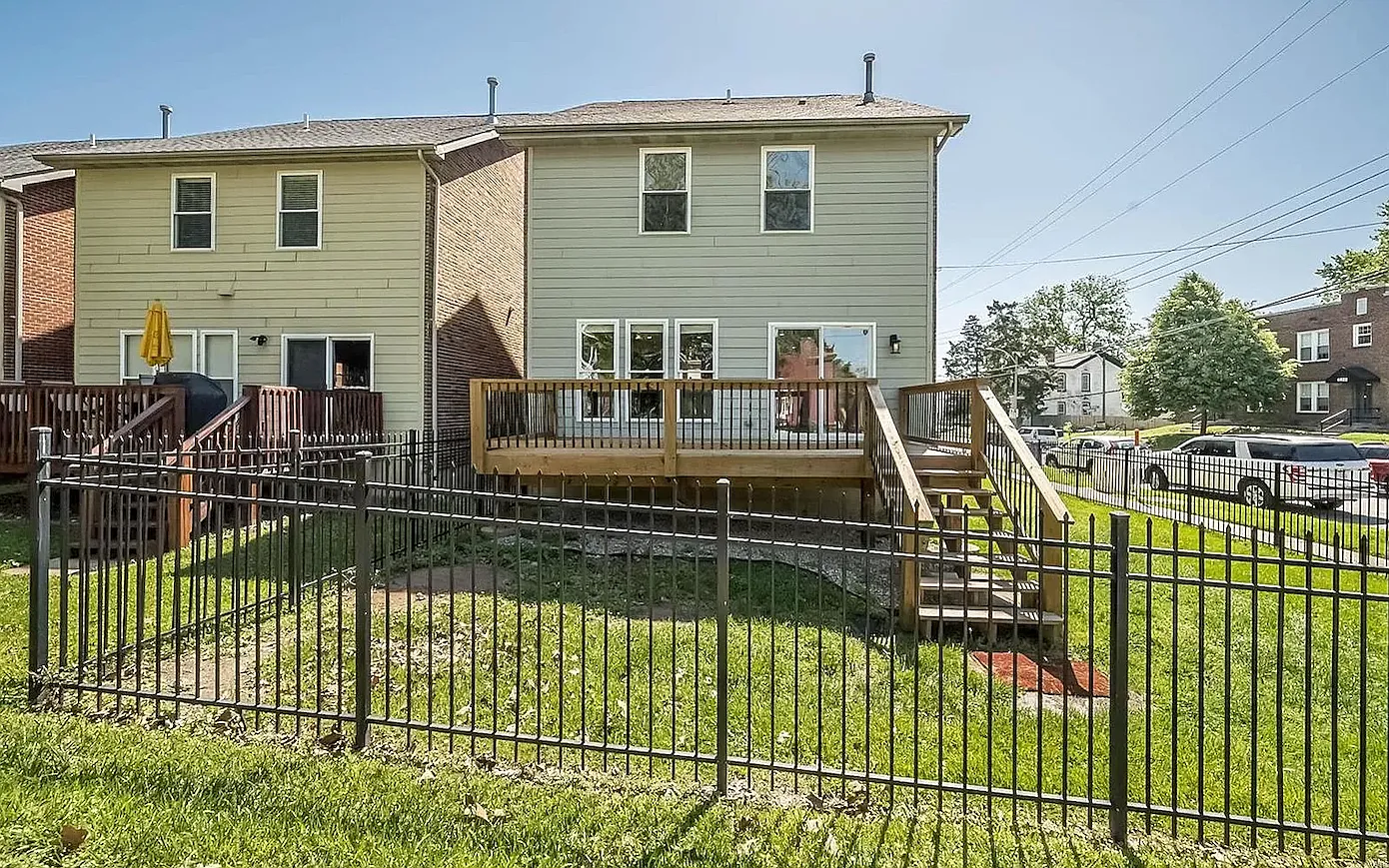 3 bed, 2.5 bath, 1932 sqft, $3,400 — Photo 3