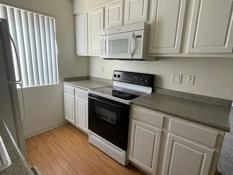 Canyon Club Apartments — Photo 41