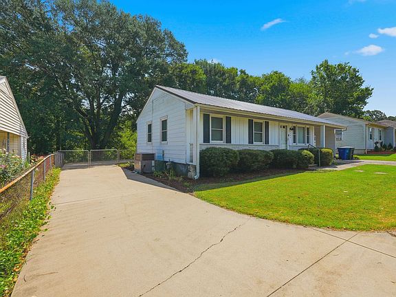 3rd image of 2484 Chisholm Rd