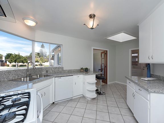 5th image of 1302 El Moro Dr