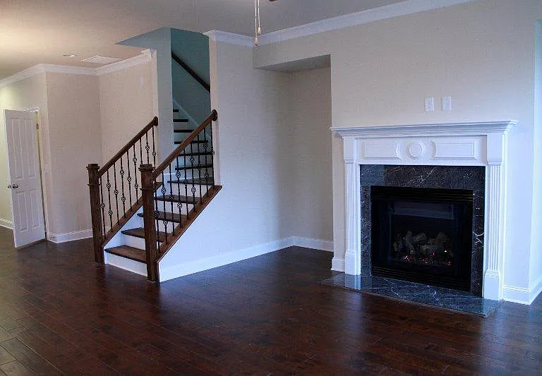 7055 Jamestown Dr — Photo 3