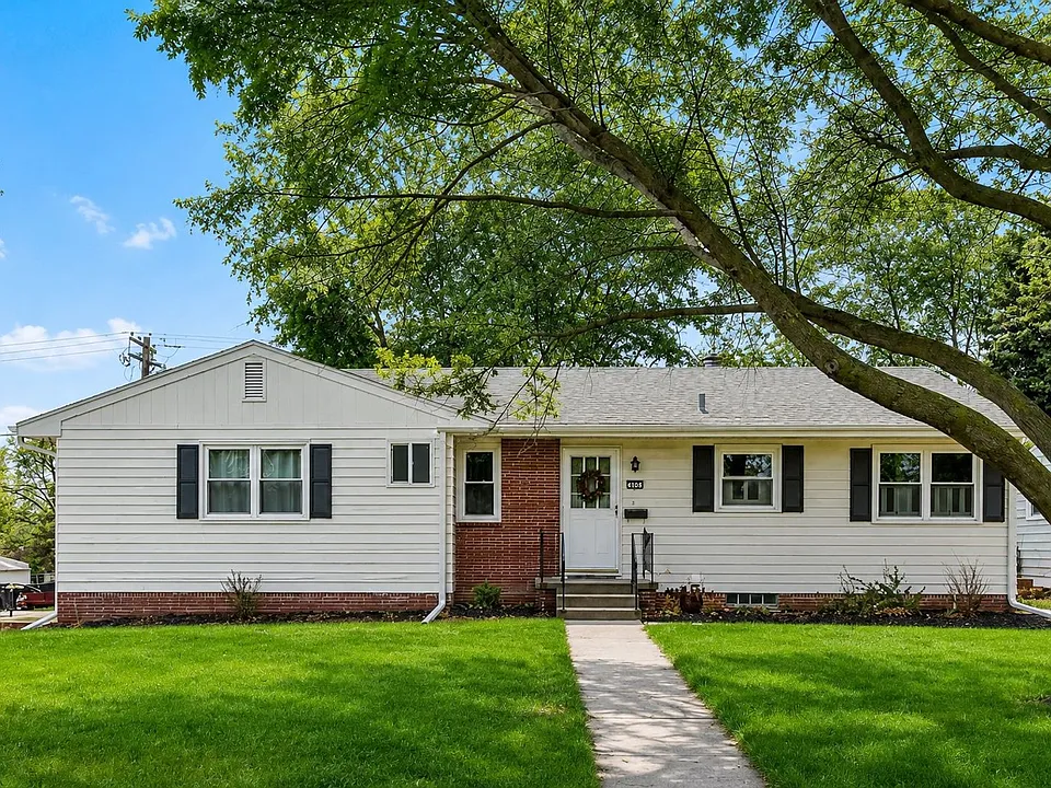 704 N 74th Ave