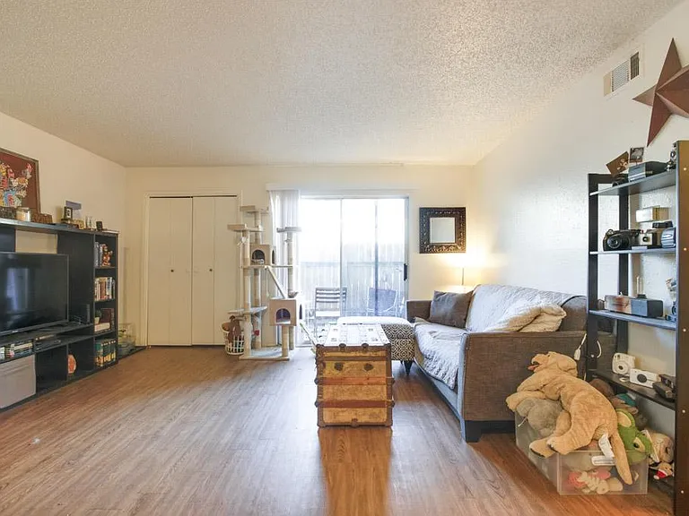 5203 Evans Ave #B — Photo 2
