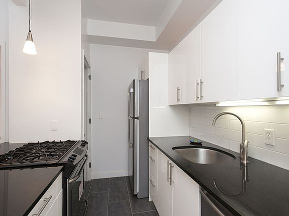 4th image of 870 Pacific St APT 2F