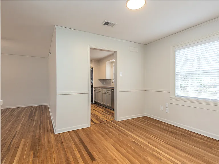 4958 Welchshire Ave — Photo 7