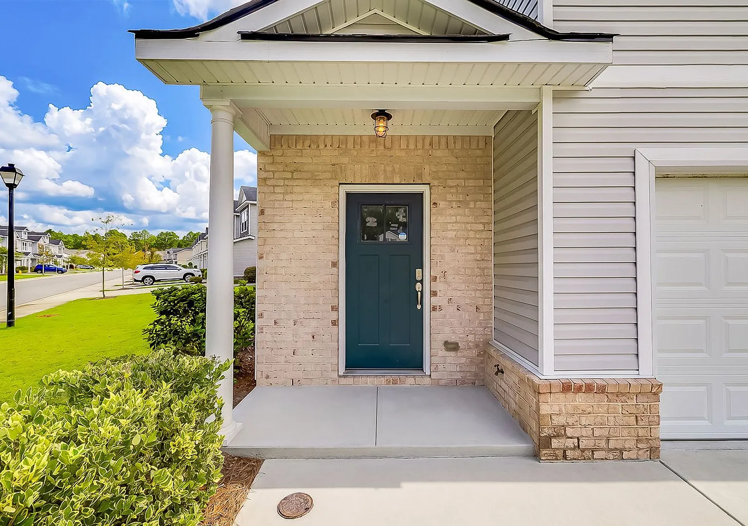 Spacious Georgetown Townhome in Berkeley Walk with Community Pool — Photo 4