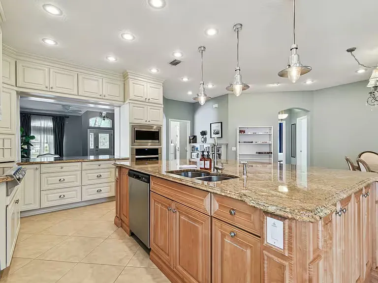 3744 Golden Eagle Dr — Photo 8