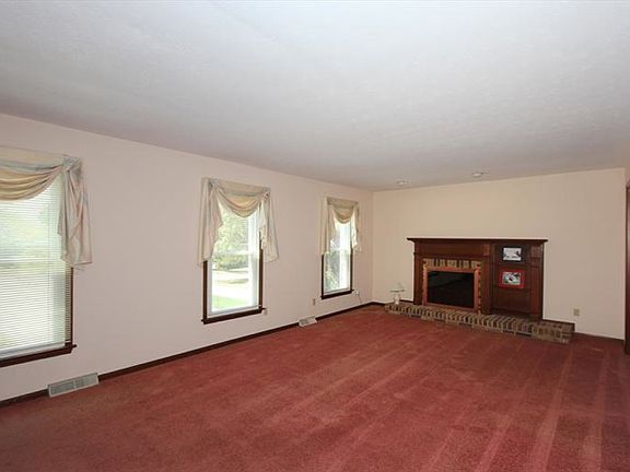 5th image of 1285 Hickorylake Dr