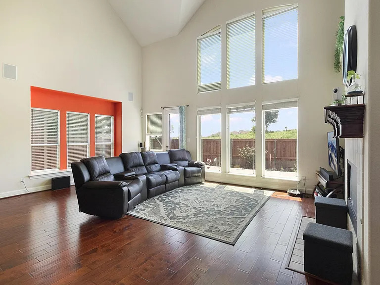 2573 Hannah Cir — Photo 2