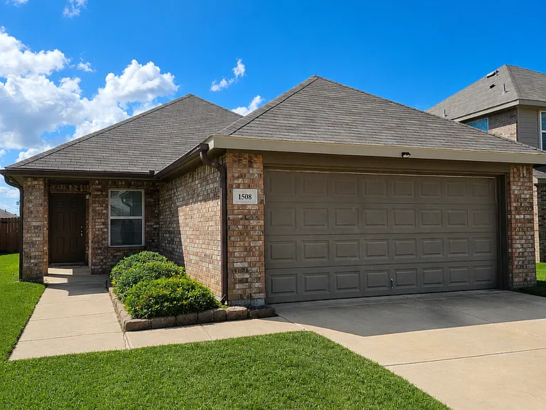 1508 Blue Jay Dr — Photo 1