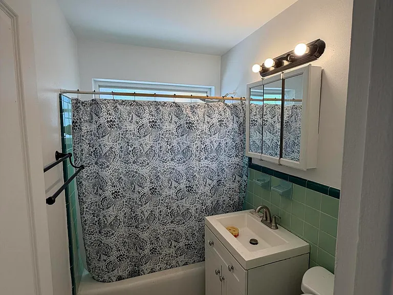 1614 Dennis St #B — Photo 7