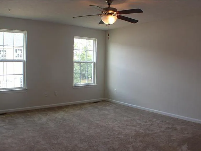 2302 Pointe View Dr — Photo 2