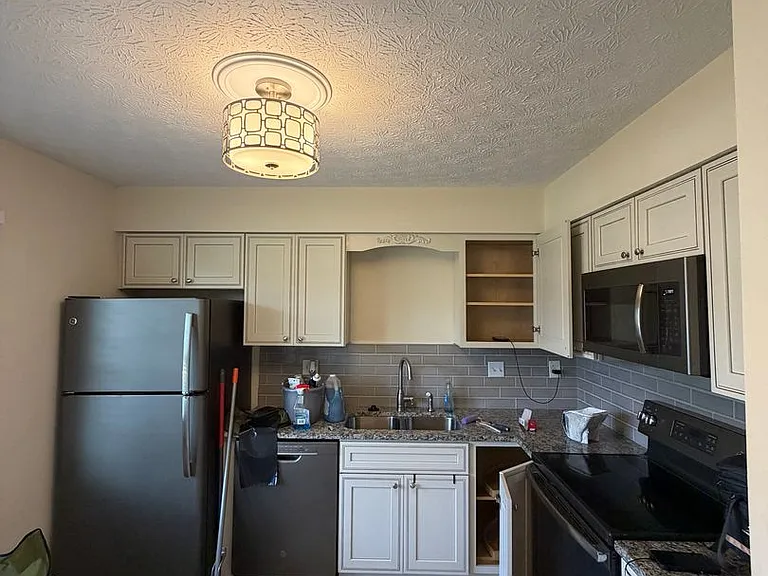 4129 Crest Manor Dr — Photo 6