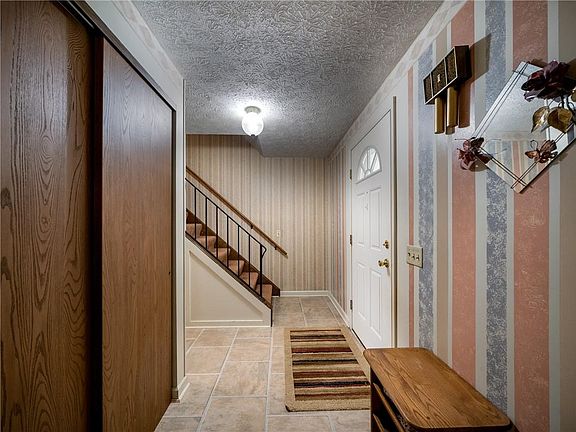 4th image of 68 Dorsetwood Dr