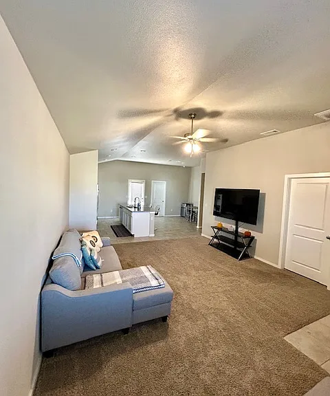 2916 Waverly Ave — Photo 2