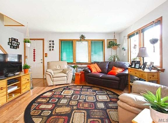 3rd image of 163 Waverly Ave