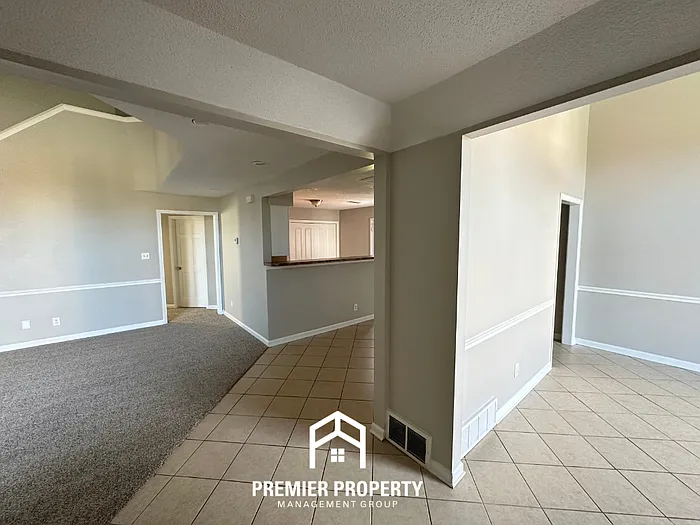 3 bed, 2.5 bath, 1840 sqft, $1,850 — Photo 2