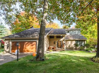 50960 Partridge Woods Dr, Granger, IN 46530