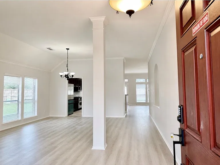 3131 Valley Ct — Photo 2