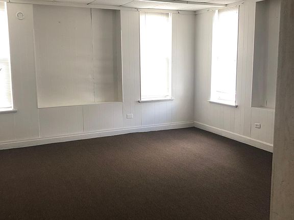 2nd image of 930 W Belmont Ave APT 203